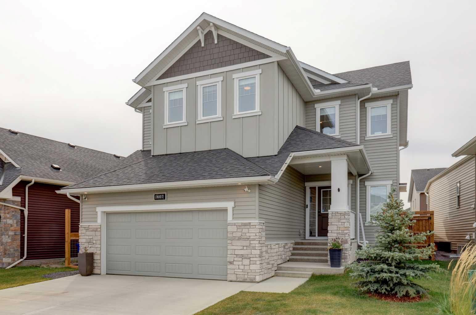 1607 Baywater Street SW photo 2