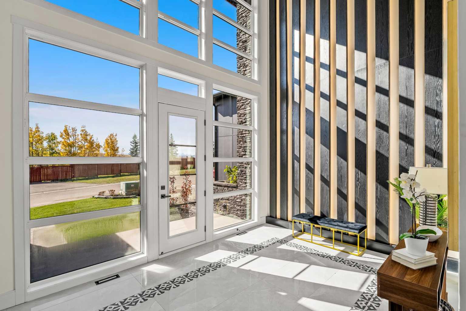 3642 85 Street SW photo 2