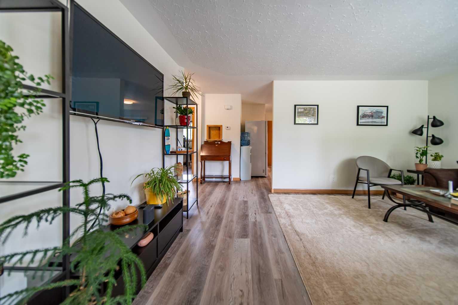 84 Waterloo Drive SW photo 4