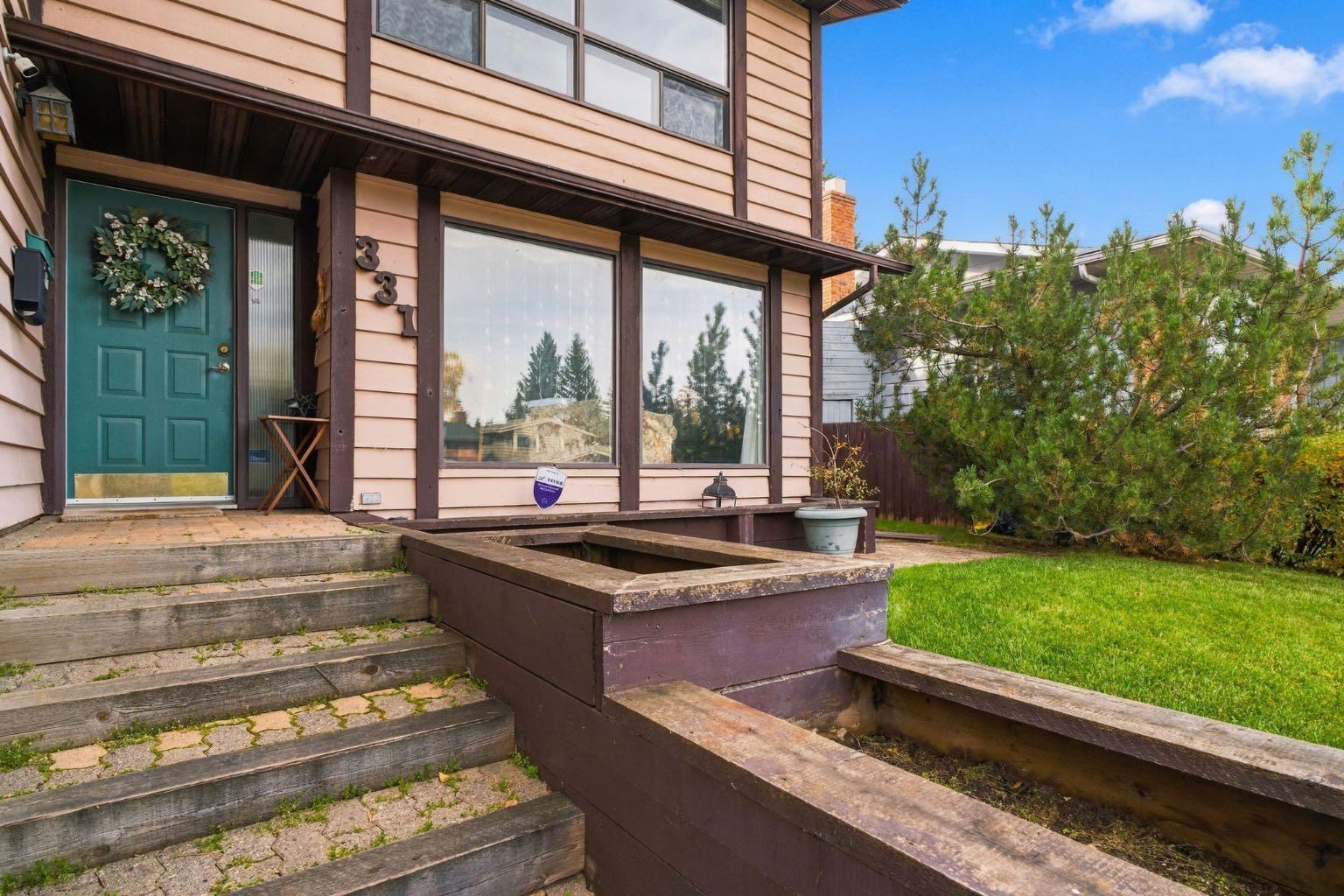 331 Oakfern Crescent SW photo 3