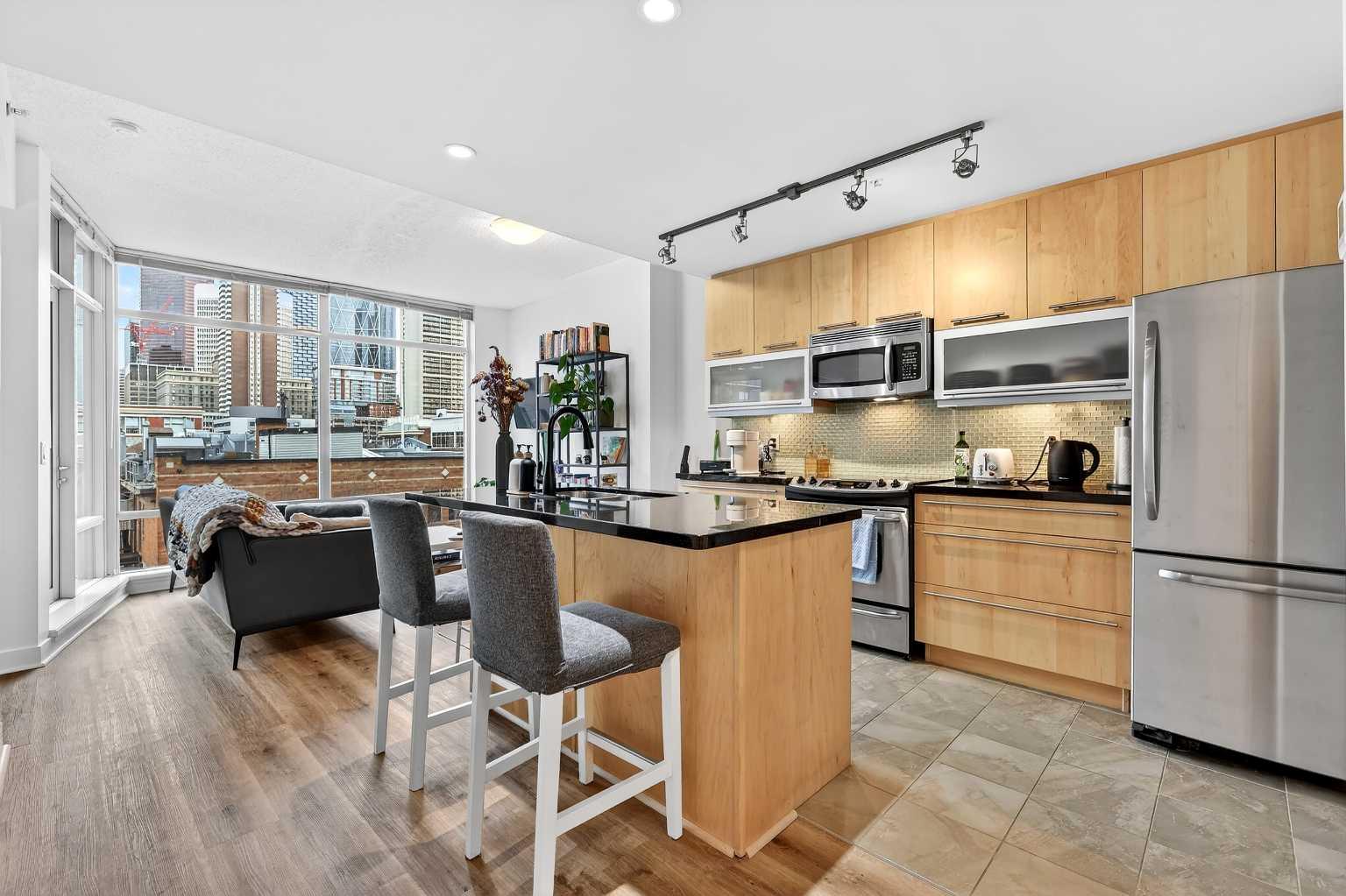 302, 215 13 Avenue SW photo 3
