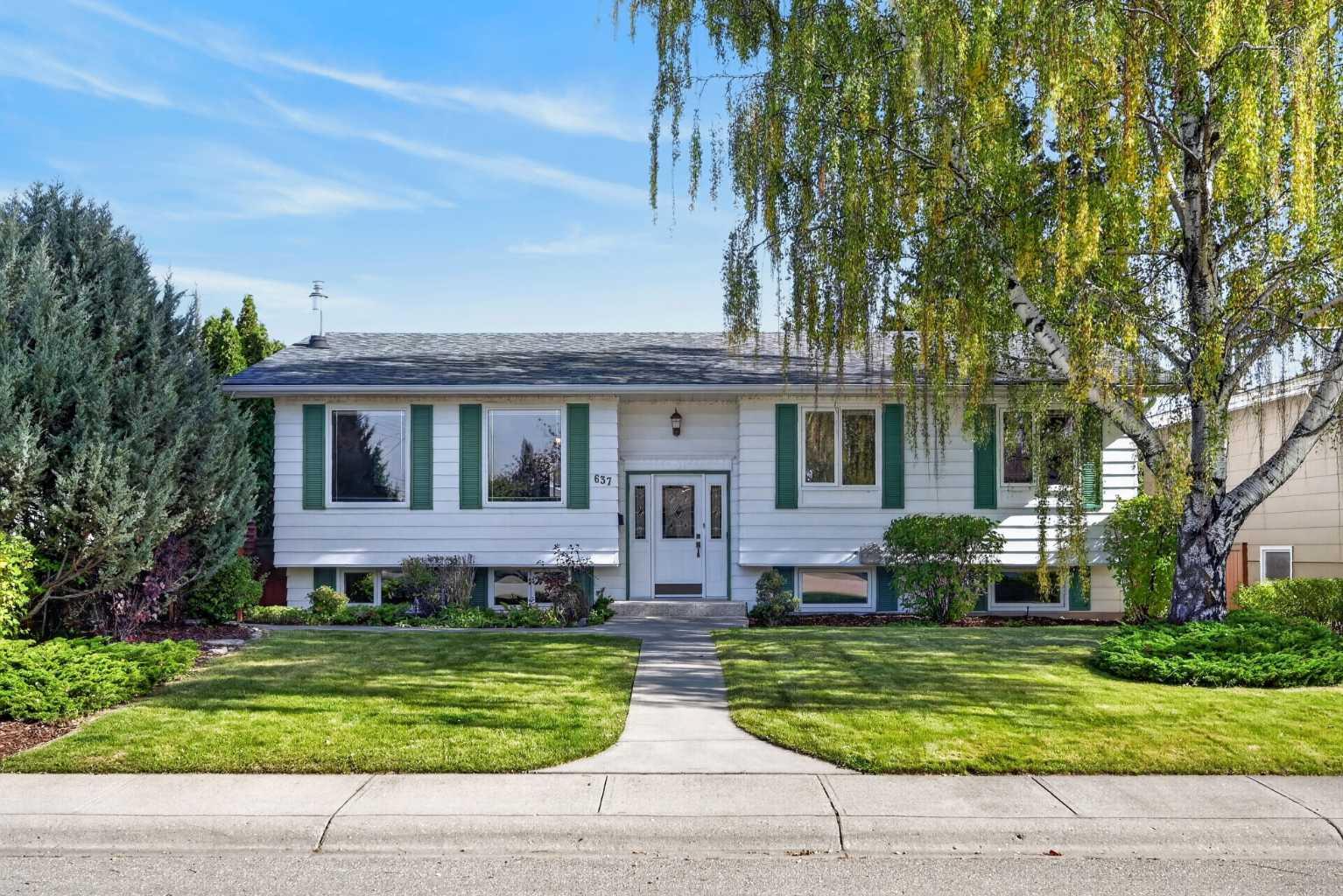 637 Willowburn Crescent SE photo 2