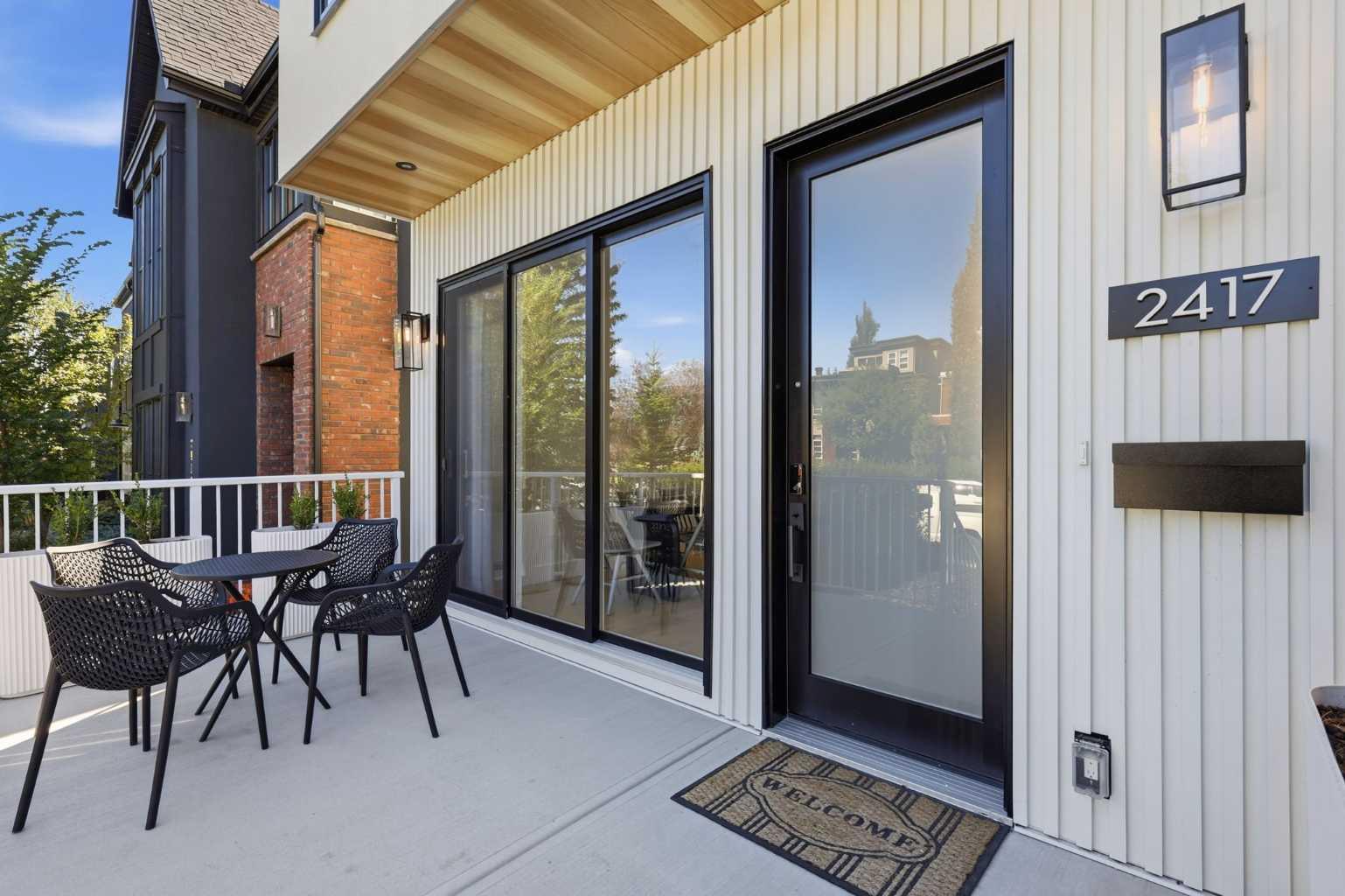 2417 31 Avenue SW photo 2