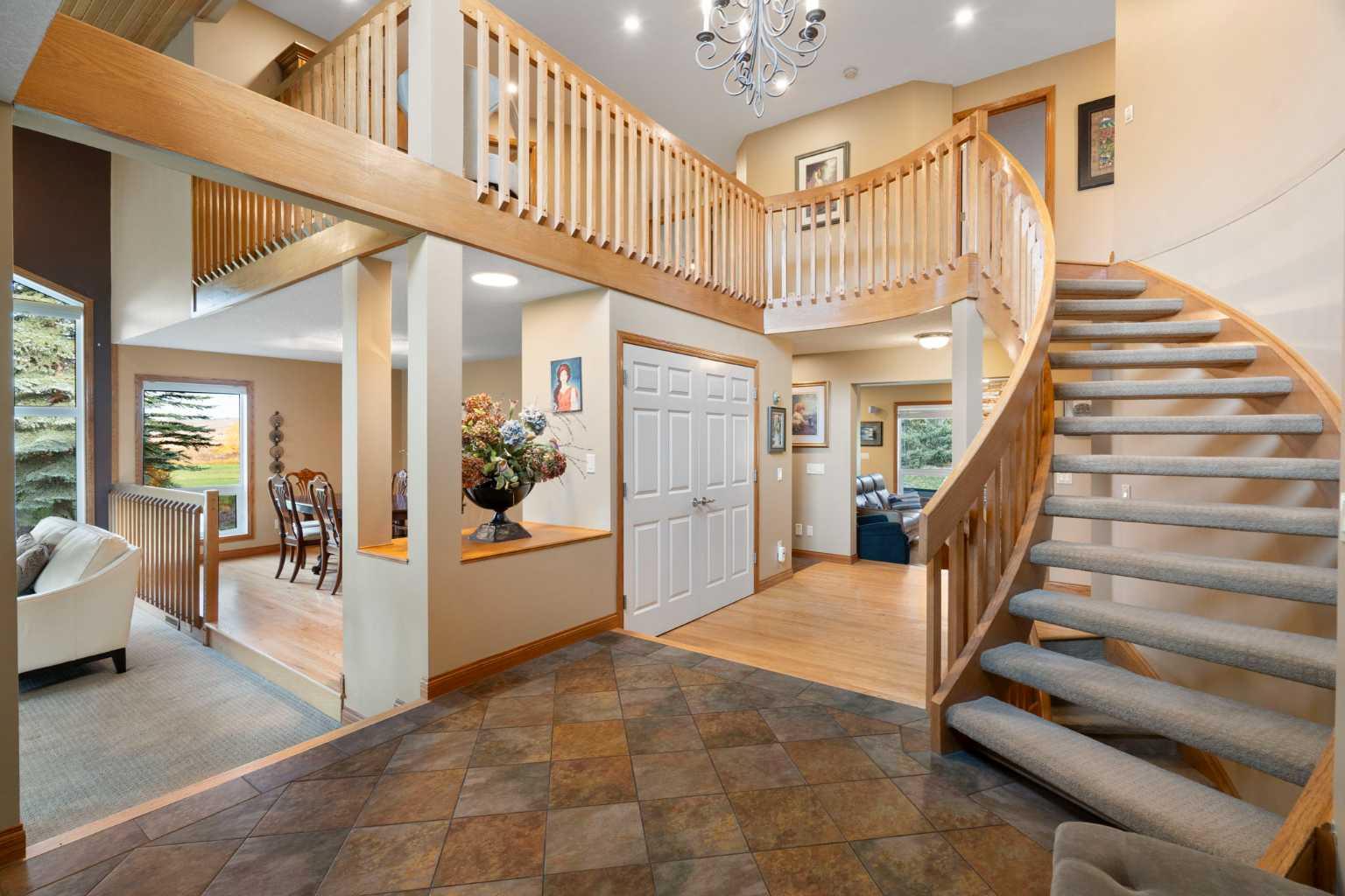 505 Bearspaw Village Ridge NW photo 3